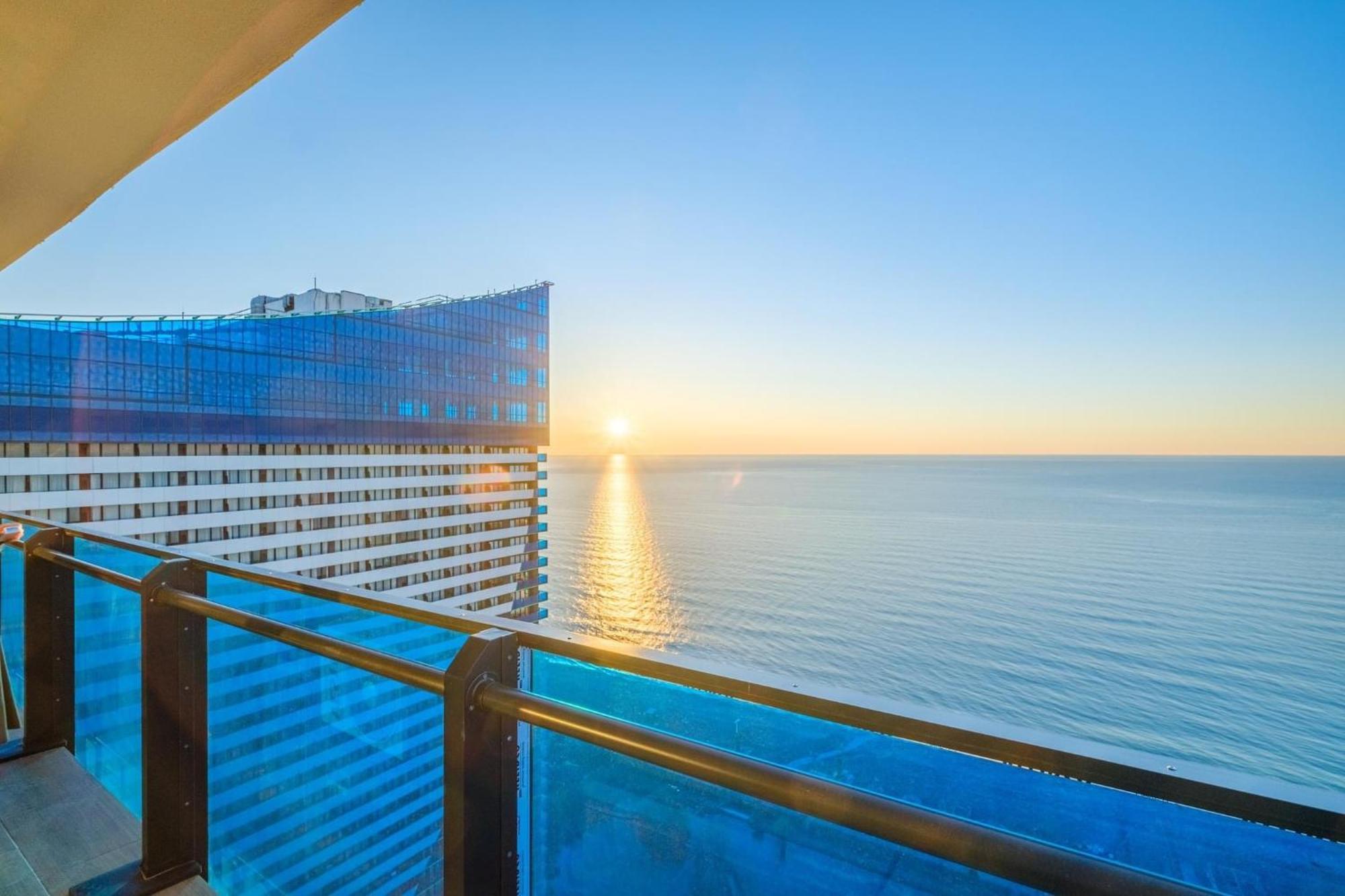 Panorama Sea View Central City Batumi & Aparthotel Eksteriør bilde